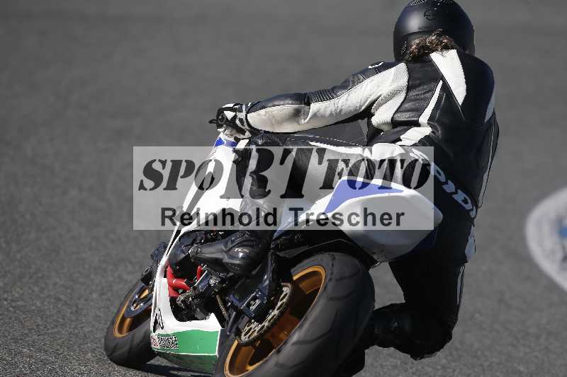 /Archiv-2024/02 29.01.-02.02.2024 Moto Center Thun Jerez/Gruppe gruen-green/backside